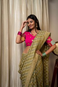 Pastel Green Georgette Khaddi Banarsi Saree with hand bandhani - Image 2