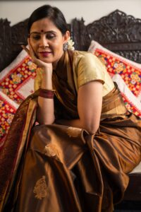 Maroon and brown Handloom Kanjeevaram pure silk saree - Image 2