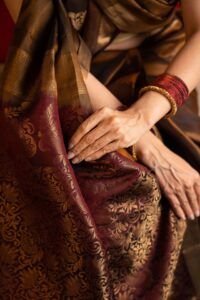Maroon and brown Handloom Kanjeevaram pure silk saree - Image 3