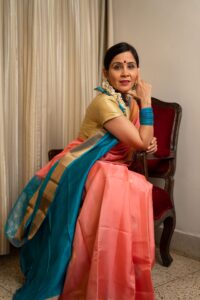 Pastel Pink and Blue soft silk kanjeevaram saree with dull golden border - Image 4